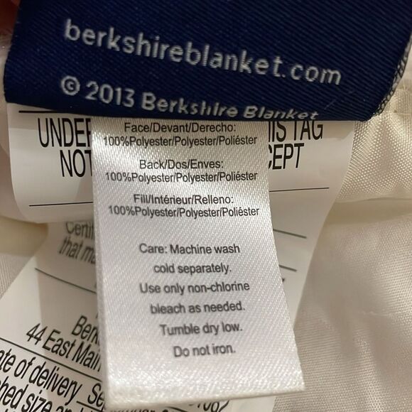 Berkshire Blanket Creamy White Faux Fur Round Christmas Tree Skirt Holiday Decor - Picture 6 of 7